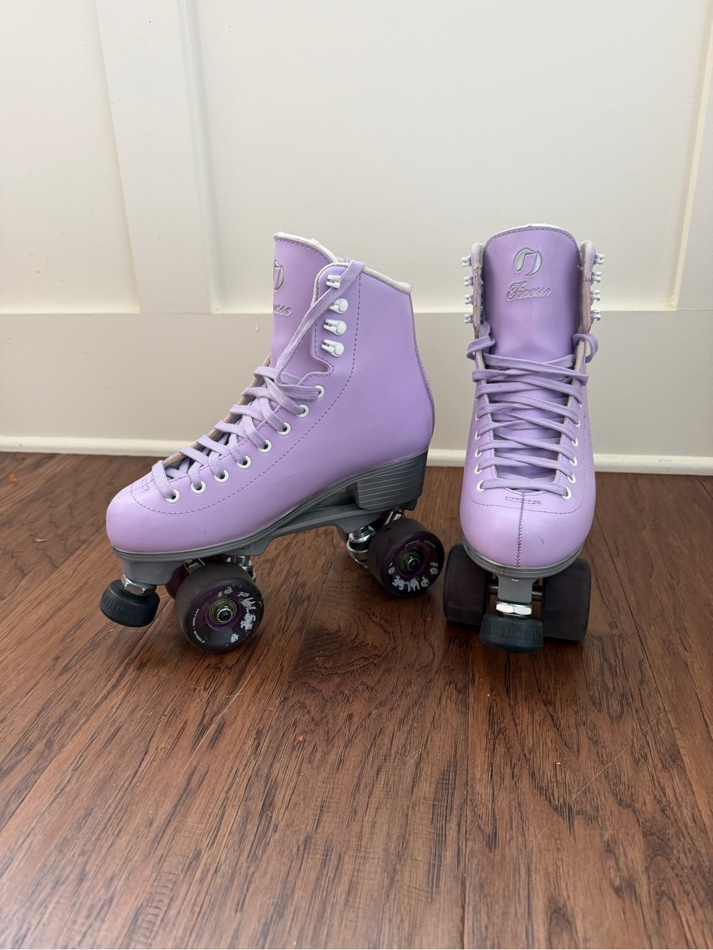 Finesse Lilac Women's Classic Roller Skates